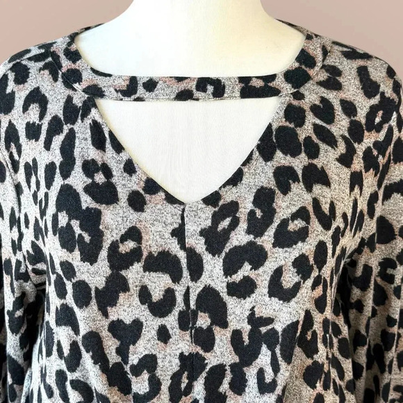 Maurices 24/7 Long Sleeves Cut Out Neck Twisted Tee Shirt Size XXL Animal Print - Picture 5 of 16